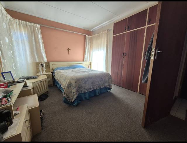 3 BEDROOM TOWNHOUSE FOR SALE IN VANDERBIJLPARK CE 3